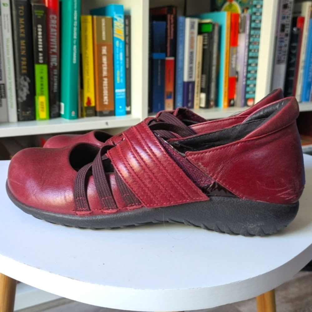 Naot Women's Burgundy Leather Flats - Size 38 / US 7.5